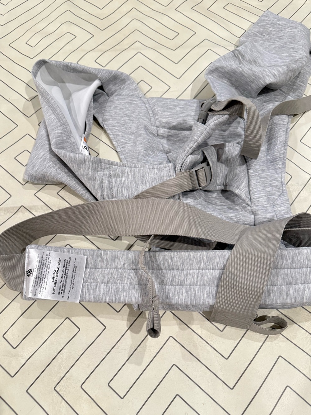 Ergoaby Embrace Soft Grey - Picture 15 of 16